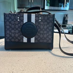 Gorgeous crossbody Coach bag